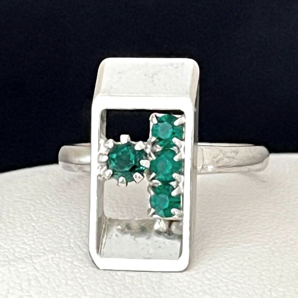 Vintage 1960s Cocktail Ring Mid Century Modern Green Rhinestone Silver Tone - 4I